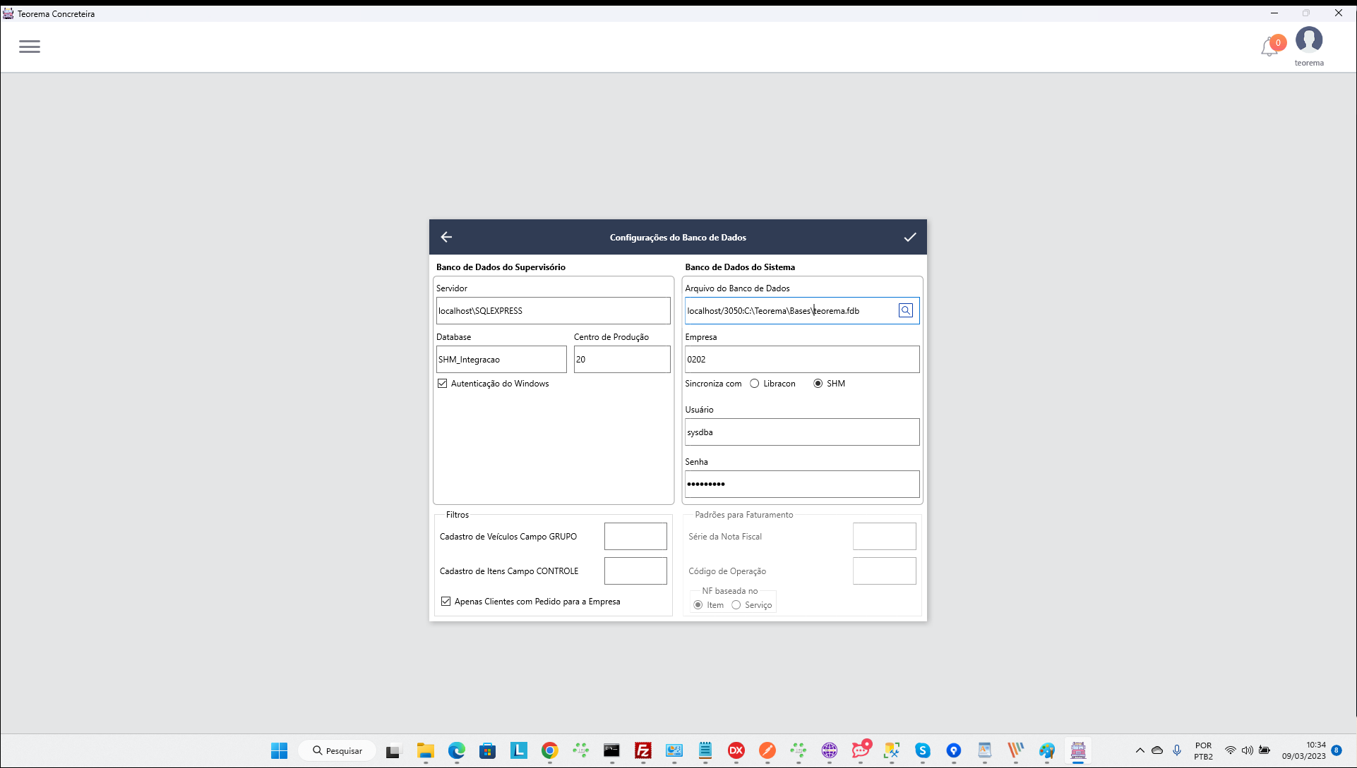 Diálogo "Configurações do Banco de Dados" com seção "Banco de Dados do Supervisório" (campos Servidor, Database, Centro de Produção, checkbox Autenticação do Windows) e seção "Banco de Dados do Sistema" (campos Arquivo do Banco de Dados, Empresa, Sincroniza com — opções Libracon/SHM, Usuário, Senha), além das seções Filtros e Padrões para Faturamento