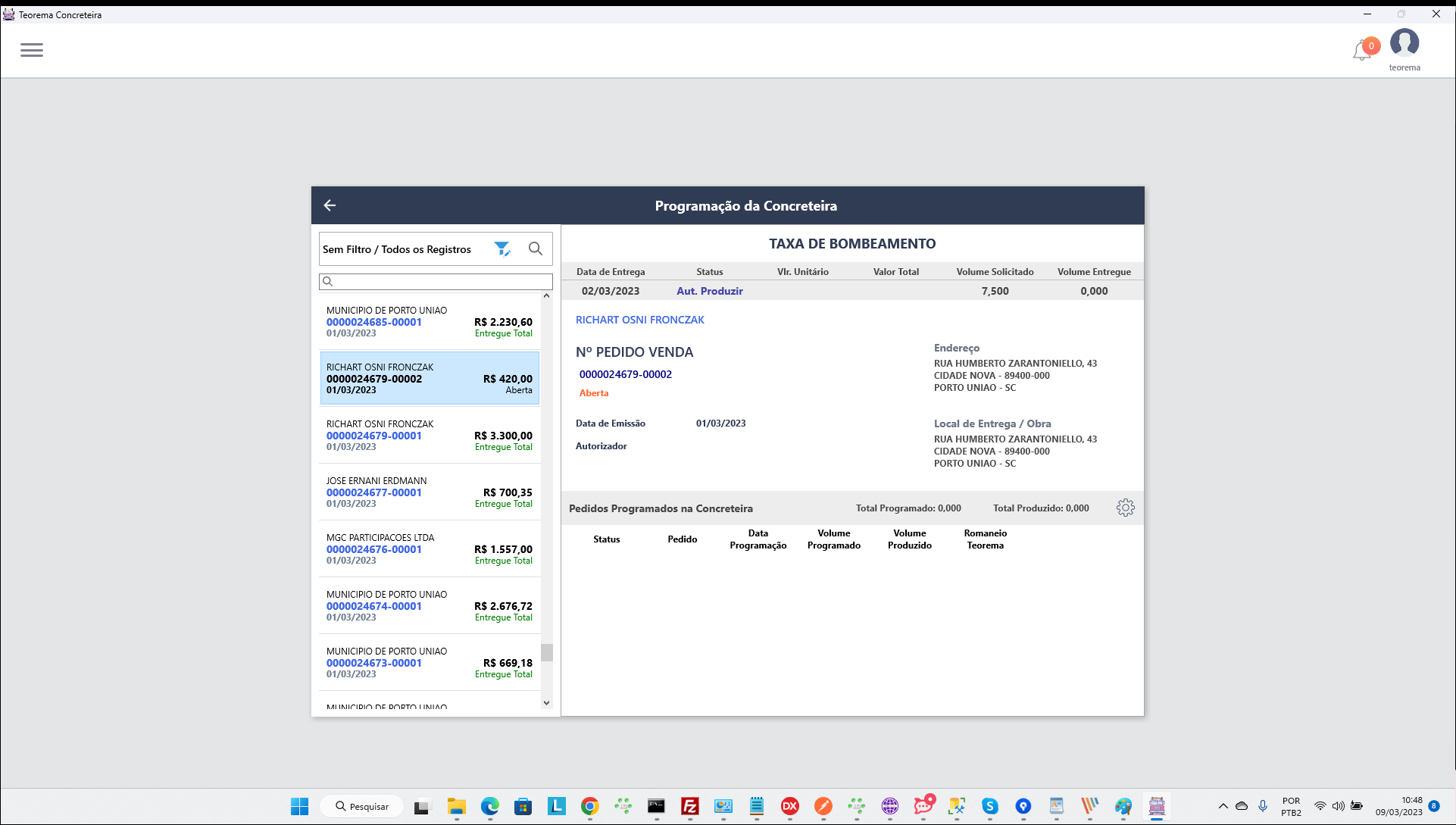 Tela "Programação da Concreteira" com lista de pedidos à esquerda (cliente, valor, status Autorizado), painel direito com campos Data de Entrega, Roteiro, Mtr. Volume, Valor Total, Volume Solicitado, Volume Entregue e detalhes do pedido (Nº Pedido Venda, Endereço, Data do Pedido, data de autorização), e tabela inferior "Pedidos Programados na Concreteira" com colunas Itens, Pedidos, Data, Volume Programado, Volume Entregue, Romaneios