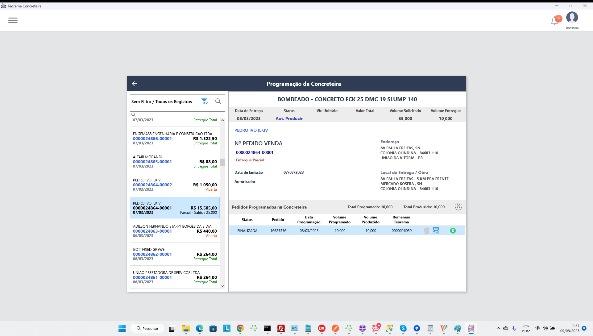 Tela "Programação da Concreteira" com pedido do tipo BOMBEADO selecionado, painel de detalhes do pedido e tabela inferior exibindo itens programados com colunas Itens, Pedidos, Data, Volume Programado, Volume Entregue, Romaneios e botão de exclusão ativo