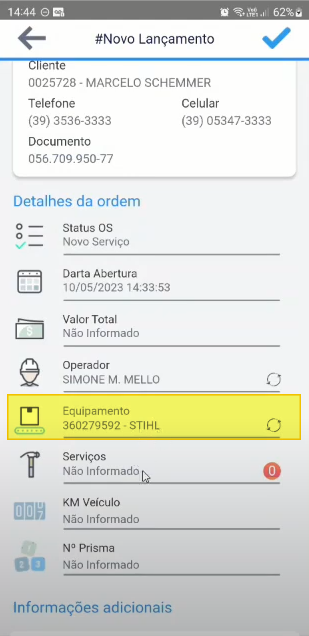 Formulário #Novo Lançamento com o campo "Equipamento" preenchido com o código e descrição do equipamento selecionado (ex.: 360279592 - STIHL), destacado por um retângulo amarelo