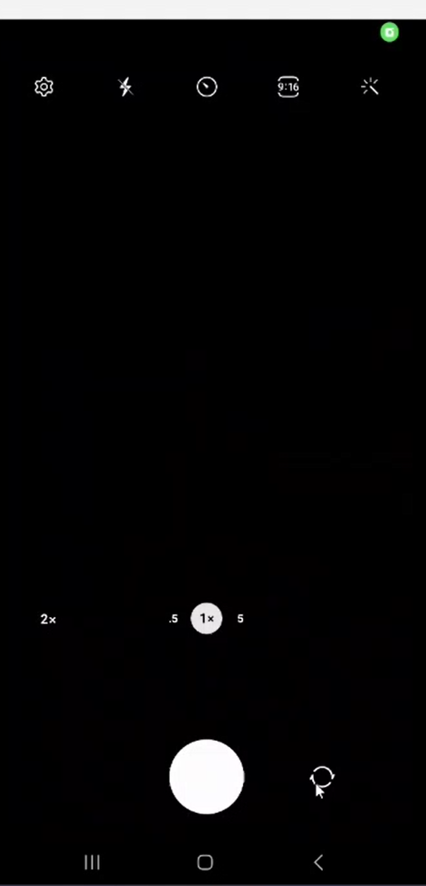 Interface da câmera do dispositivo Android aberta com o botão de captura central, controles de zoom (.5, 1x, 5, 2x) e botão de alternar câmera