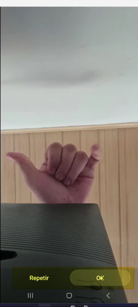 Pré-visualização da foto capturada pela câmera com os botões "Repetir" e "OK" na parte inferior