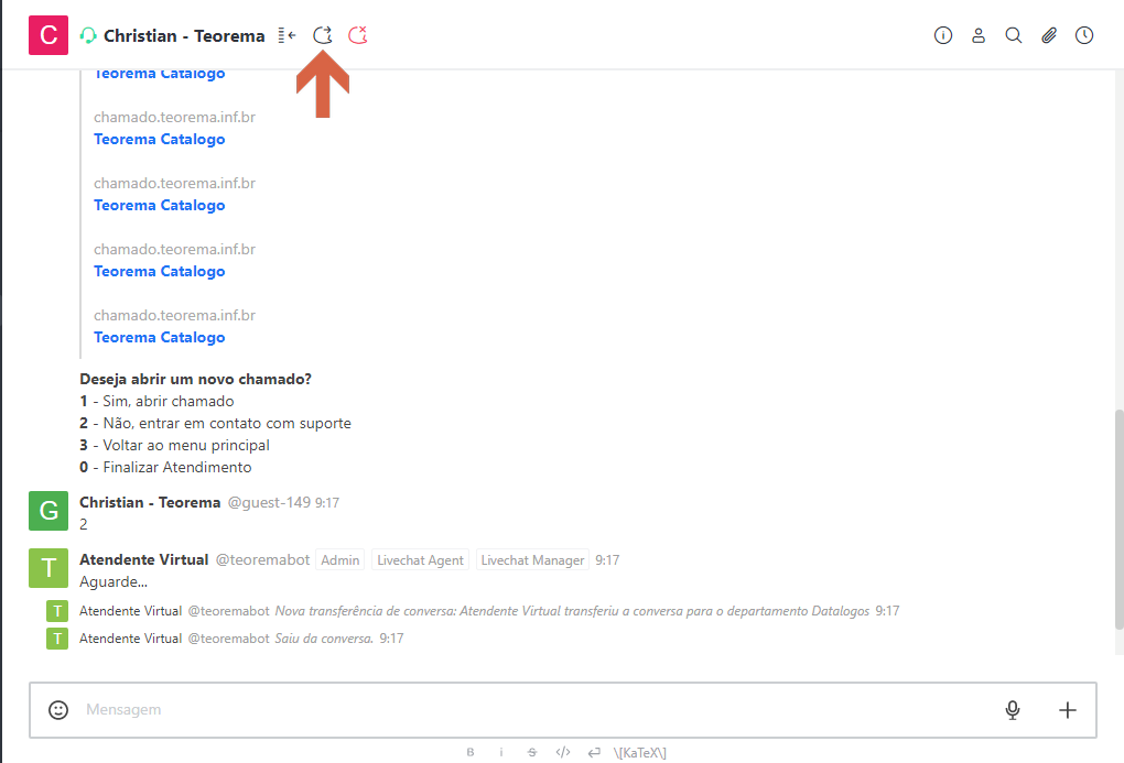 Tela do Omnichannel com conversa aberta; barra superior exibe ícone de encaminhar conversa (seta circular) com seta indicando o ícone; na área de chat aparecem mensagens do bot com opções "Deseja abrir um novo chamado?" e status "Atendente Virtual transferiu a conversa para o departamento Datalogos"