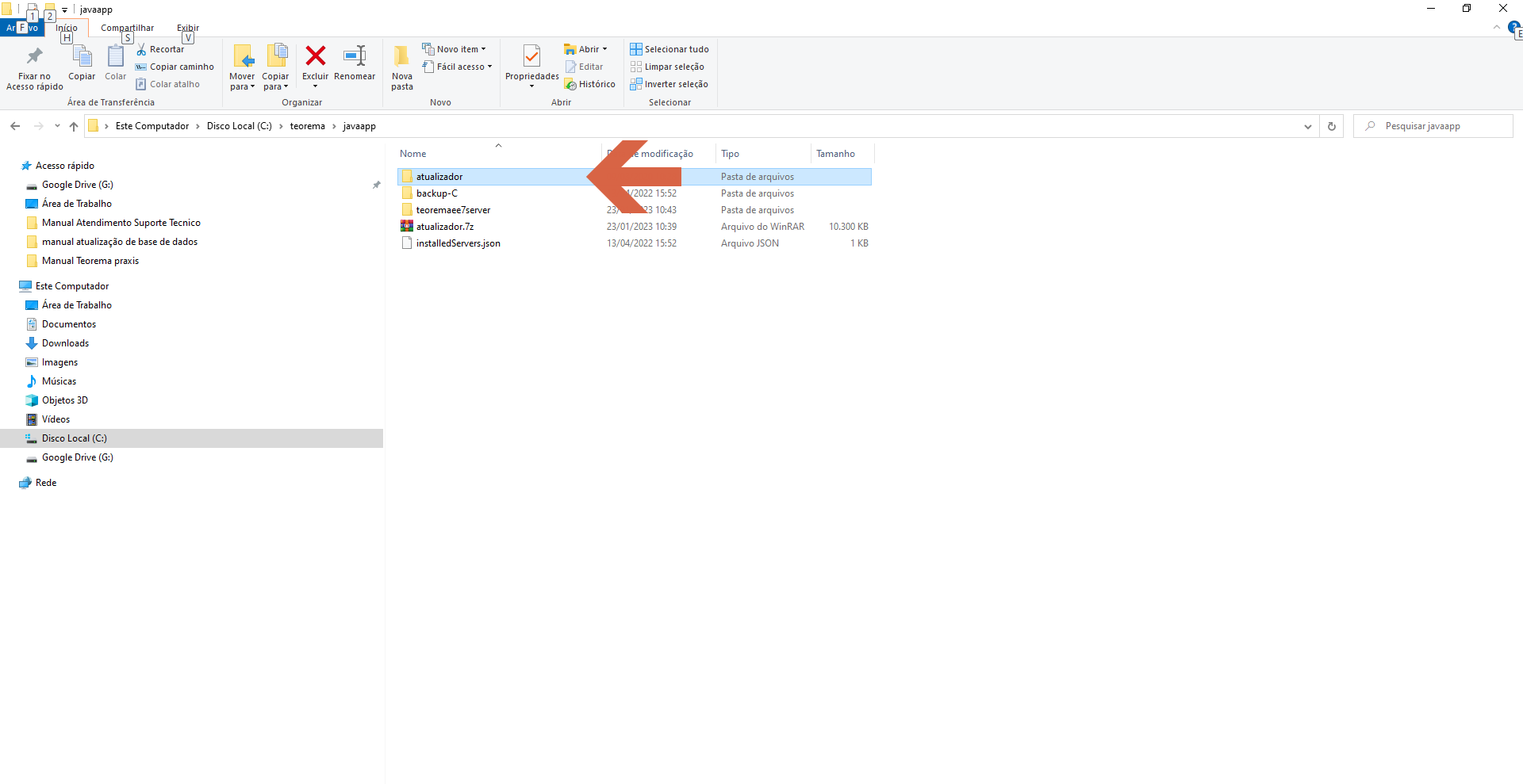 Windows Explorer exibindo C:\teorema\javaapp com a pasta atualizador destacada com seta, ao lado de backup-C, teoremaee7server, atualizador.7z e installedServers.json