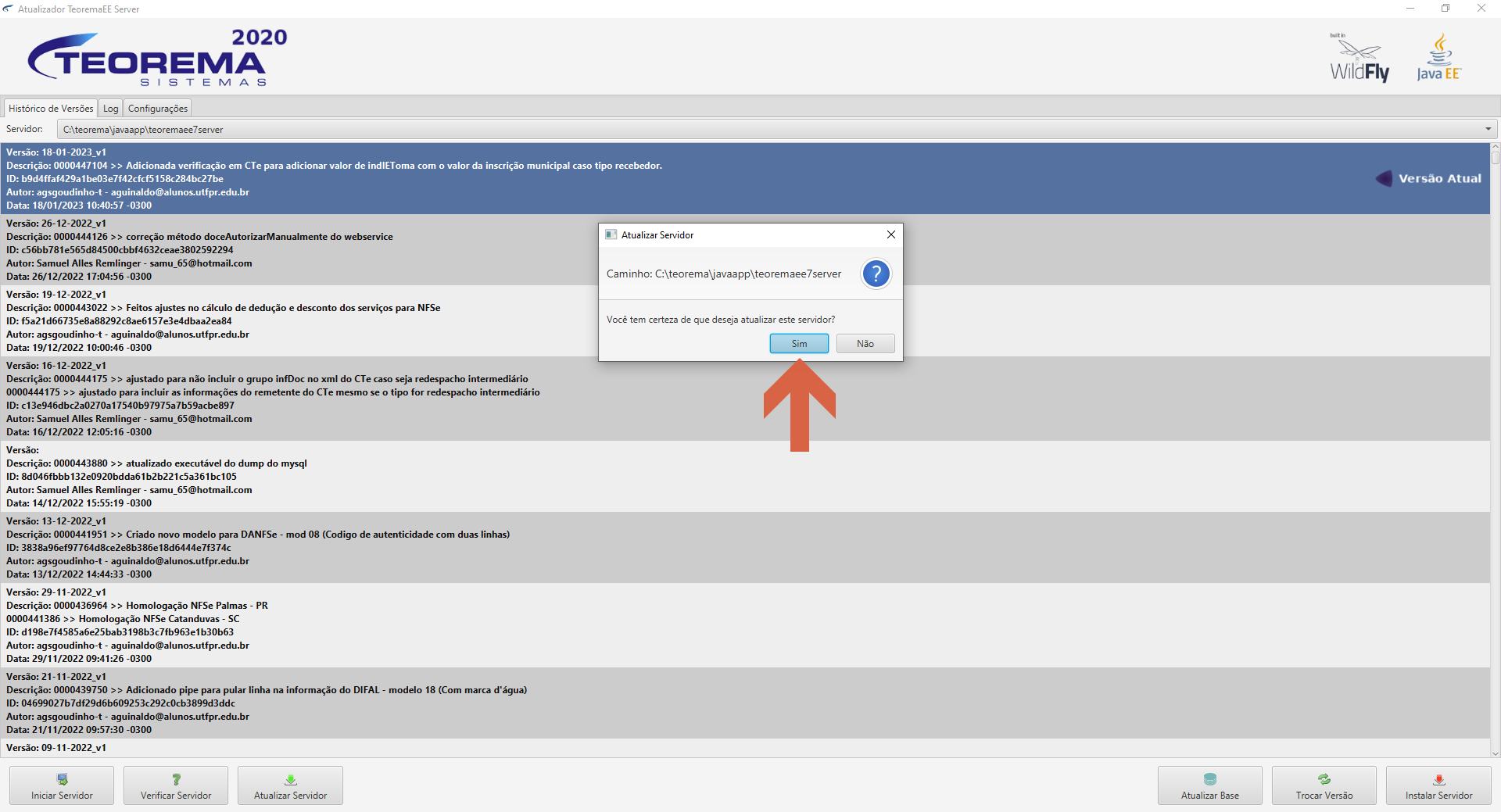 Atualizador TeoremaeEE Server 2020 exibindo diálogo "Atualizar Versão" com mensagem de confirmação de caminho do servidor e botões Sim e Não, com seta indicando o botão Sim