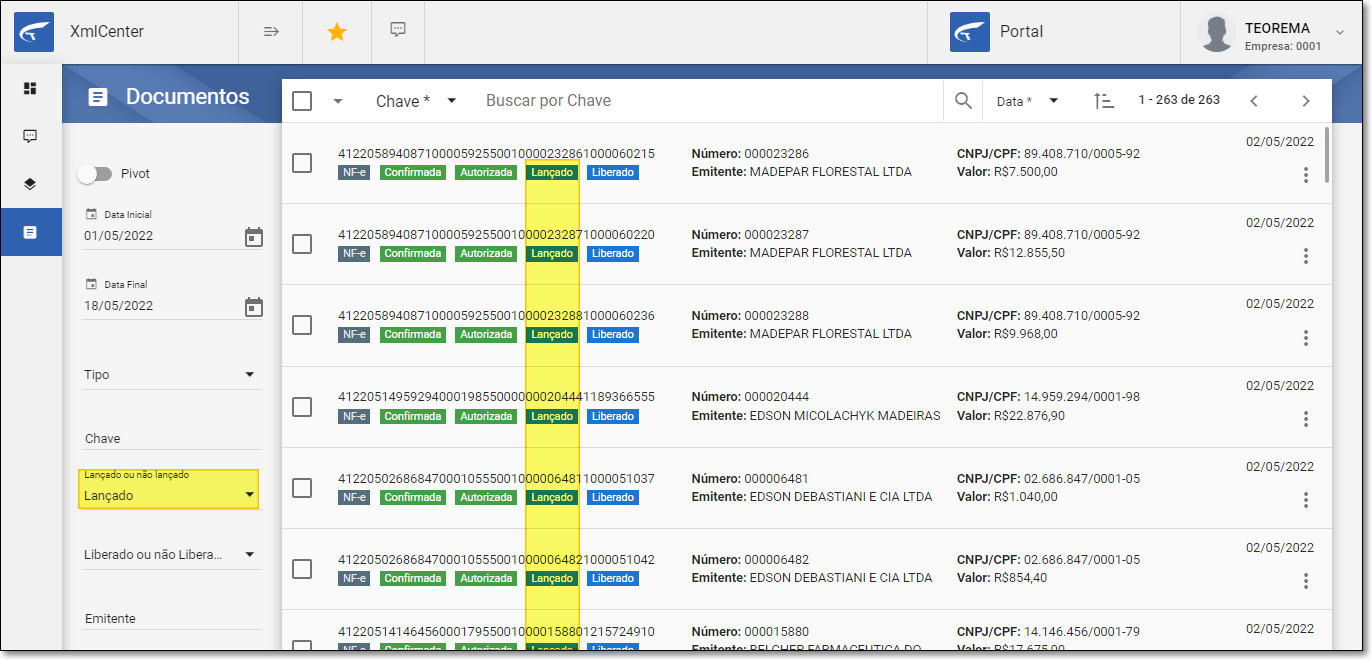 XMLCenter — painel Documentos com Pivot desligado; filtro "Lançado ou não lançado" definido como "Lançado"; lista exibe NF-e com badges "Confirmada", "Autorizada", "Lançado" e "Liberado"; campo Data Inicial 01/05/2022 e Data Final 18/05/2022