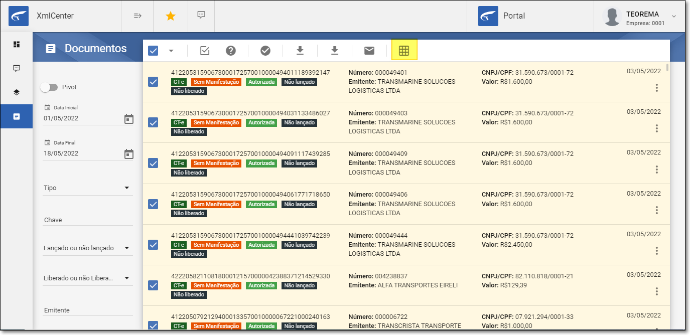 XMLCenter — painel Documentos com Pivot desligado; lista de documentos com colunas de status; botão "Download Excel" visível na barra de ações