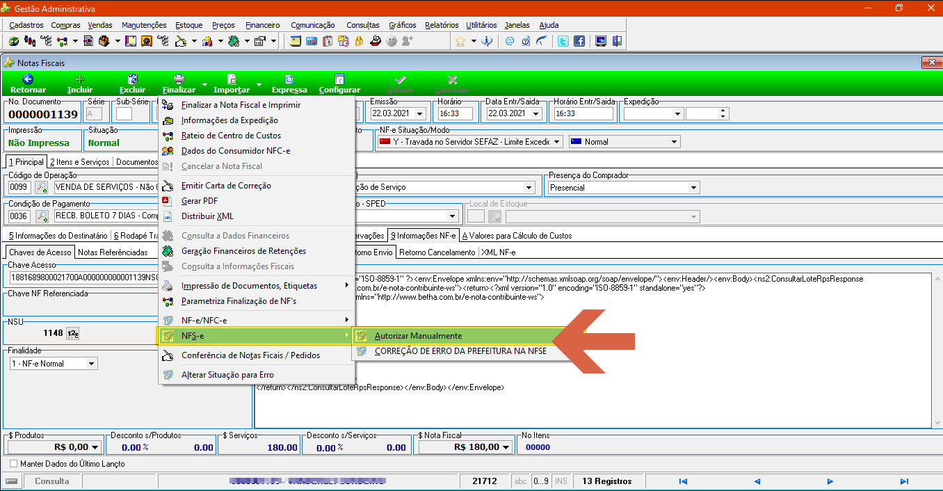 Menu Finalizar expandido na tela Notas Fiscais; submenu NFS-e aberto com opção "Autorizar Manualmente" destacada com seta