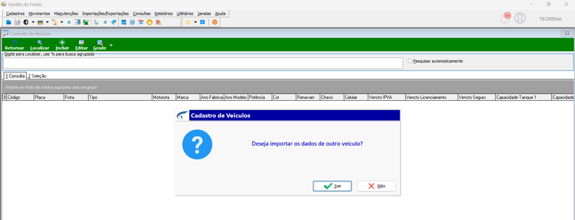 Tela Consulta de Veículos com grid de colunas Código, Placa, Frota, Tipo, Motorista, Marca, Ano Fabricação, Ano Modelo, Potência, Cor, Renavam, Chassi, Celular, Vencto IPVA, Vencto Licenciamento, Vencto Seguro, Capacidade Tanque 1; sobre a grade, caixa de diálogo Cadastro de Veículos perguntando "Deseja importar os dados de outro veículo?" com botões Sim e Não