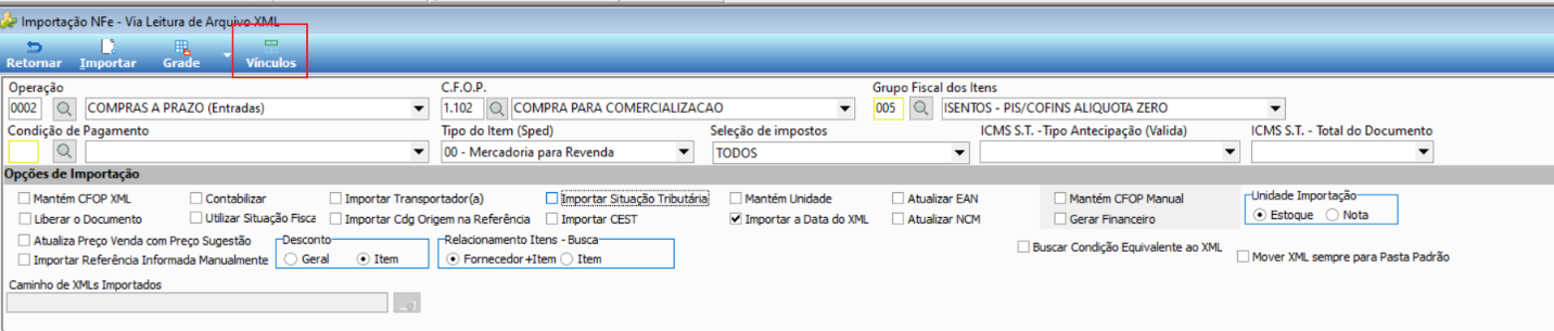 Tela Importação NFe - Via Leitura de Arquivo XML com barra de ferramentas contendo botões Retornar, Importar, Grade e Vínculos (destacado), campos Operação, C.F.O.P., Grupo Fiscal dos Itens, Condição de Pagamento, Tipo do Item (Sped), Seleção de impostos, seção Opções de Importação com checkboxes e campo Caminho de XMLs Importados