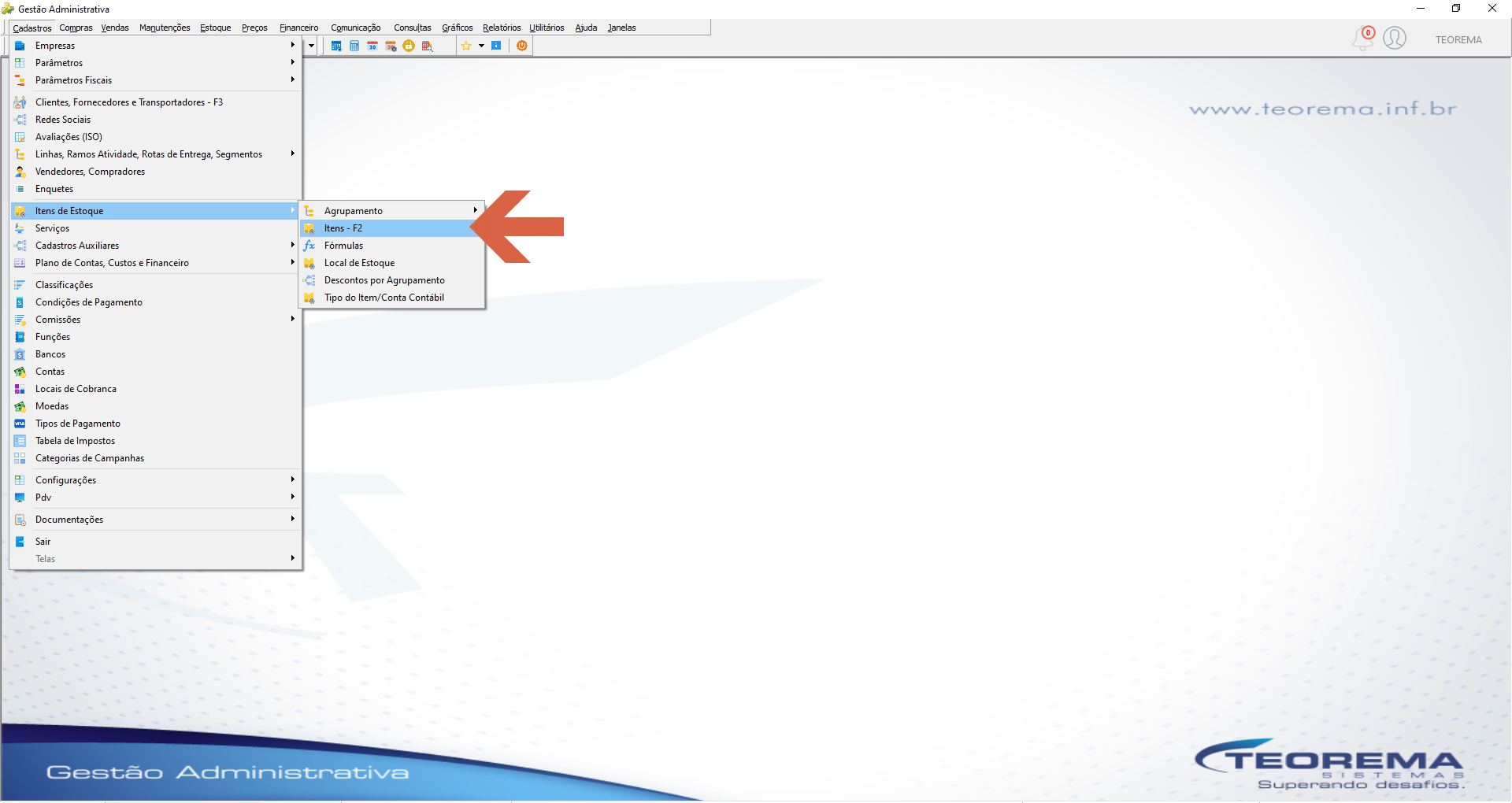 Menu Gestão Administrativa com submenu Cadastros expandido; item "Itens - F2" destacado dentro de "Itens de Estoque"
