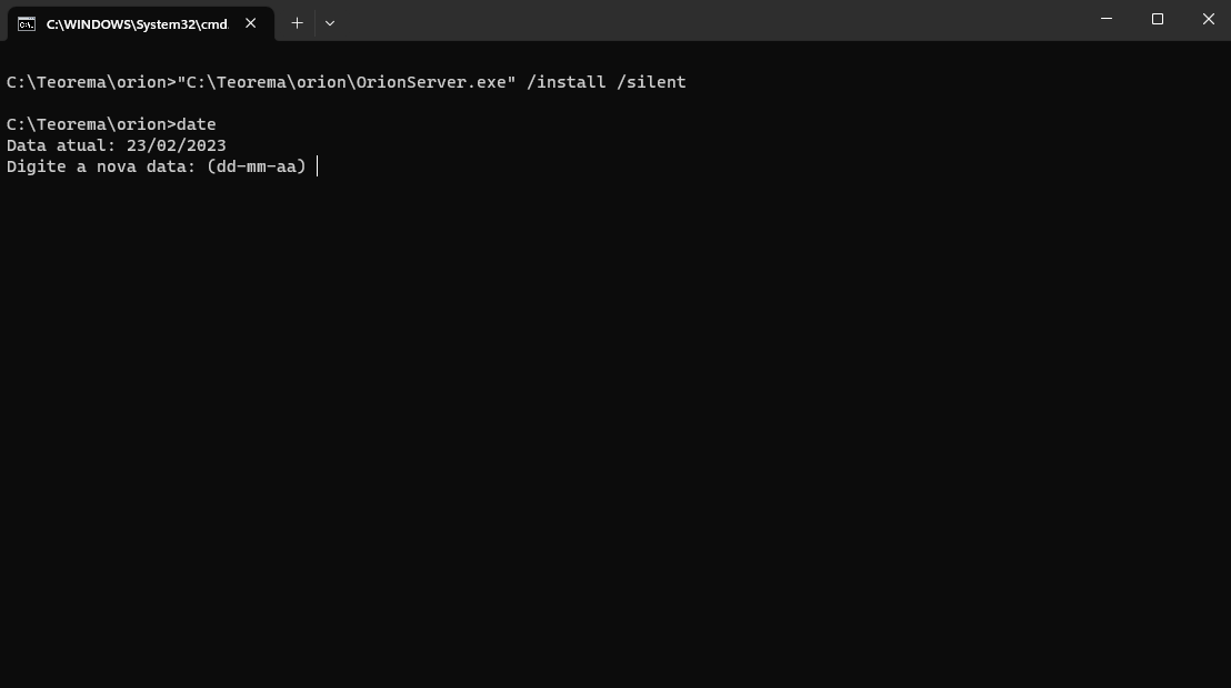Janela do Prompt de Comando exibindo a execução de OrionServer.exe com parâmetros /install /silent e o prompt aguardando entrada