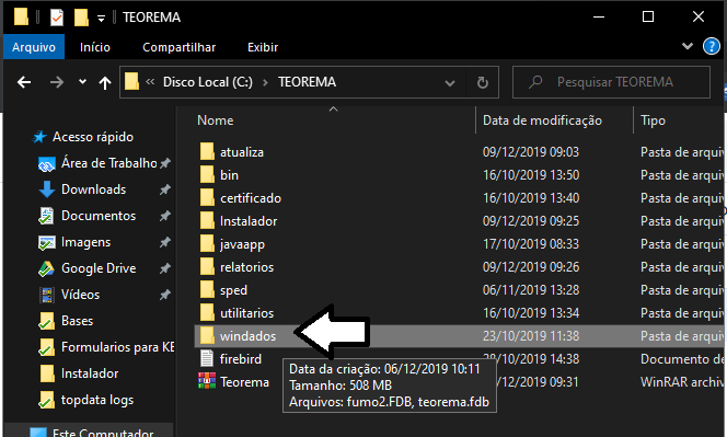 Windows Explorer — pasta C:\TEOREMA com subpastas atualiza, bin, certificado, Instalador, javaapp, relatorios, sped, utilitarios, windados; pasta windados indicada por seta; tooltip mostra arquivos fumo2.FDB e teorema.fdb