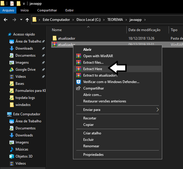 Windows Explorer — pasta C:\TEOREMA\javaapp com arquivo "atualizador" (WinRAR) e menu de contexto; opção "Extract Here" indicada por seta
