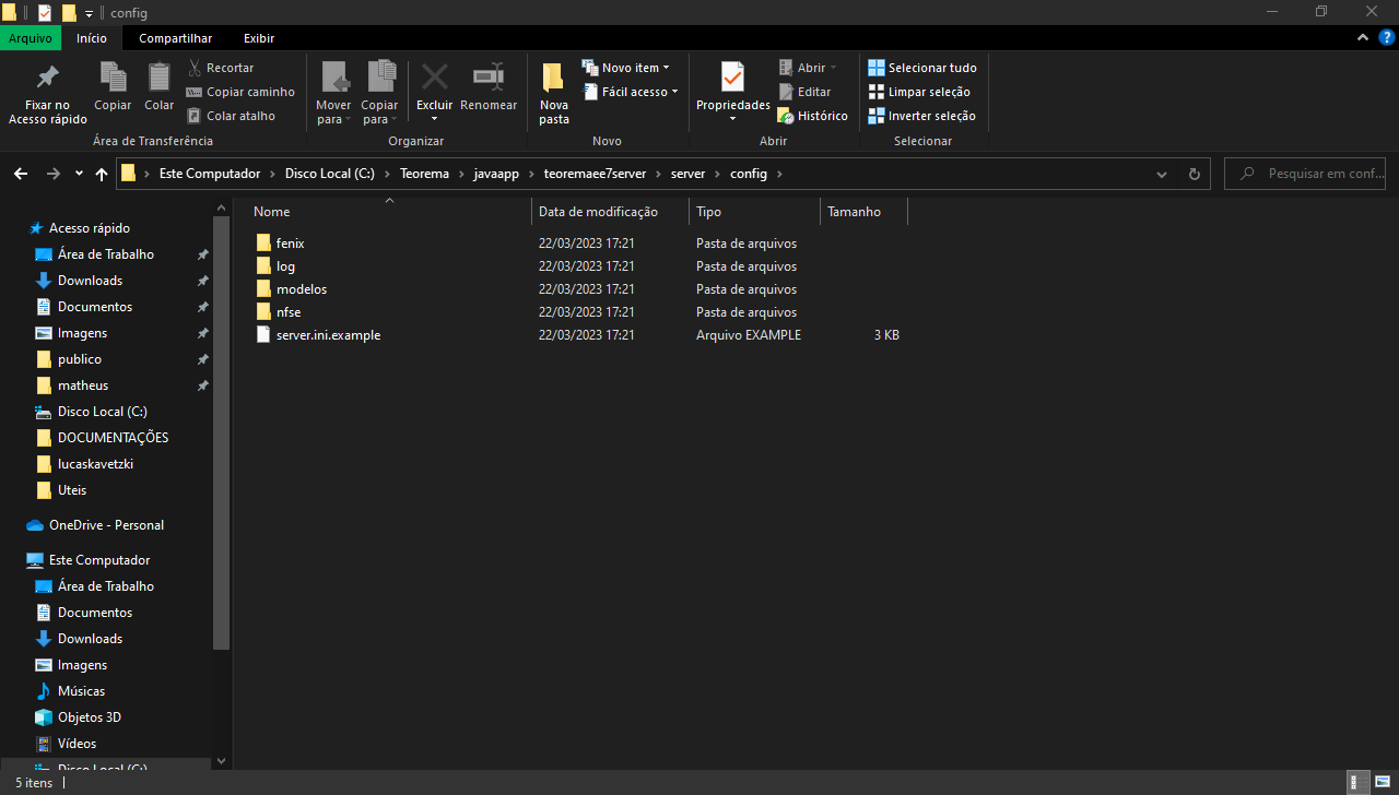 Windows Explorer aberto em C:\Teorema\javaapp\teoremaee7server\server\config mostrando as pastas fenix, log, modelos, nfse e o arquivo "server.ini.example" de 3 KB
