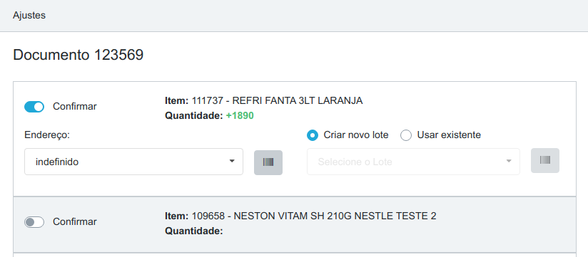 Lista de sugestões do ajuste com item de entrada confirmado (quantidade +1890), campo de endereço e as opções Criar novo lote e Usar existente, e um segundo item com o botão Confirmar desativado