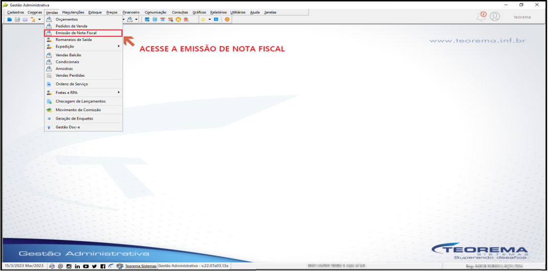 Menu Gestão Administrativa > Vendas > Emissão de Nota Fiscal em destaque, com seta apontando para a opção