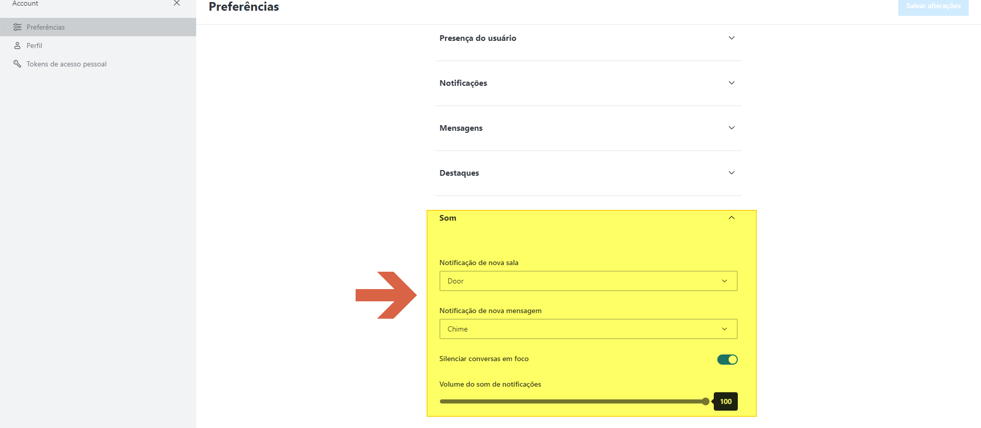 Seção Som das Preferências com dropdown Notificação de nova sala (Door), dropdown Notificação de nova mensagem (Chime), toggle Silenciar conversas em foco (ativado) e controle deslizante Volume do som de notificações em 100