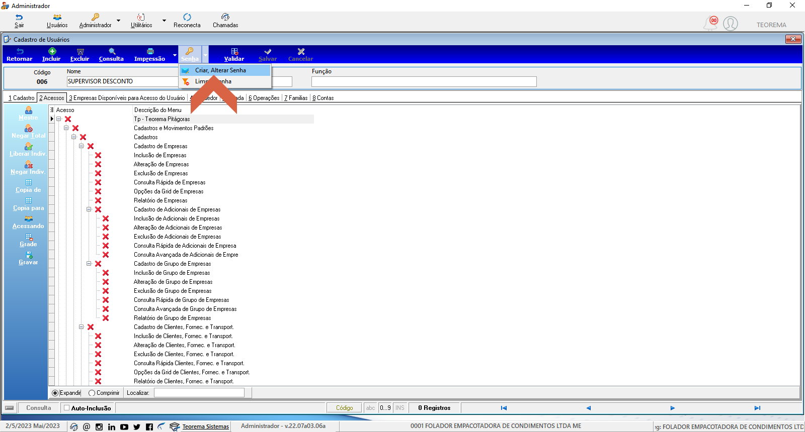 Formulário Cadastro de Usuários com o menu dropdown do botão Senha aberto, exibindo as opções Criar, Alterar Senha e Limpar Senha; campo Nome exibe SUPERVISOR DESCONTO e código 006