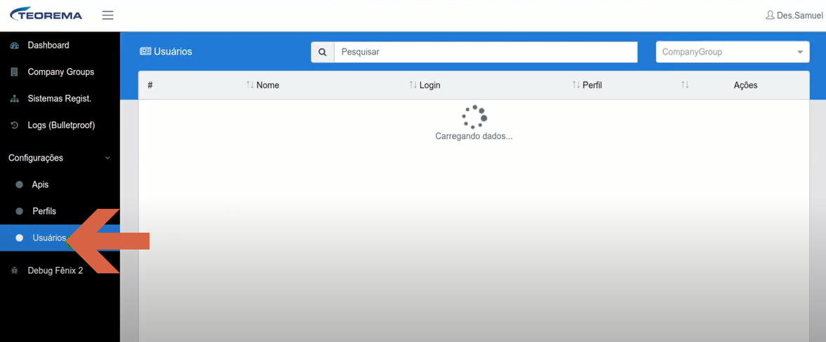 Tela Usuários com menu lateral exibindo item Usuários destacado em Configurações e lista carregando