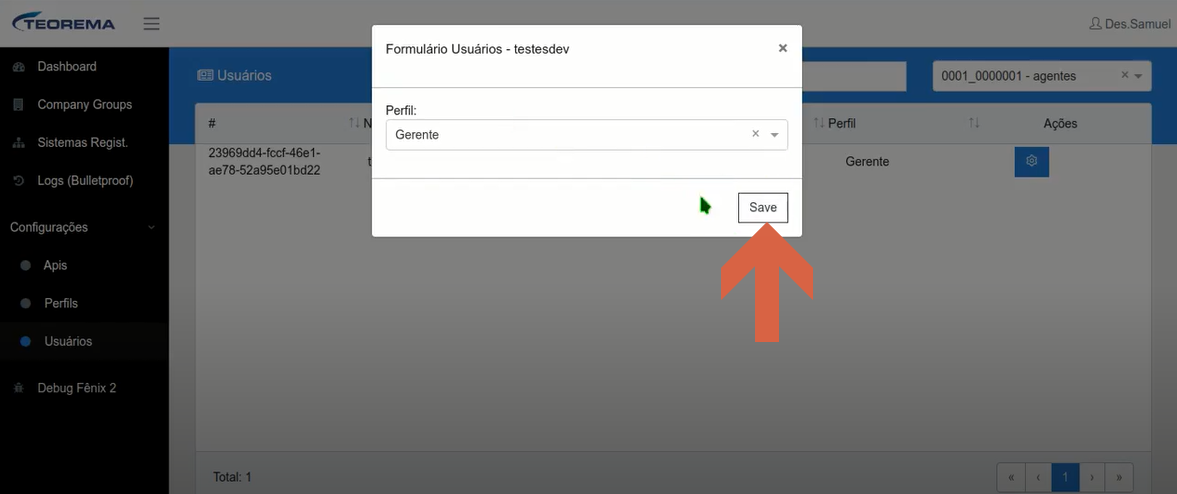 Formulário Usuários com perfil Gerente selecionado e botão Save destacado