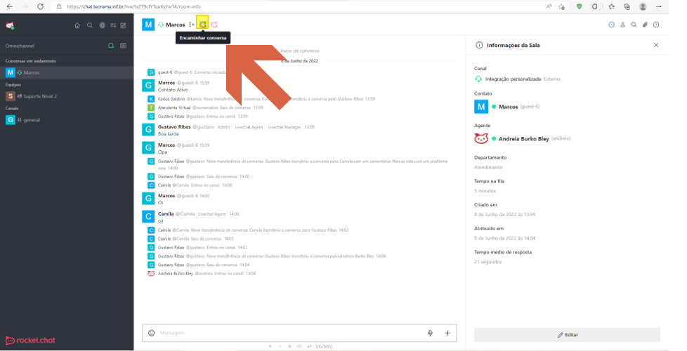 Cabeçalho do atendimento com tooltip "Encaminhar conversa" sobre o ícone correspondente