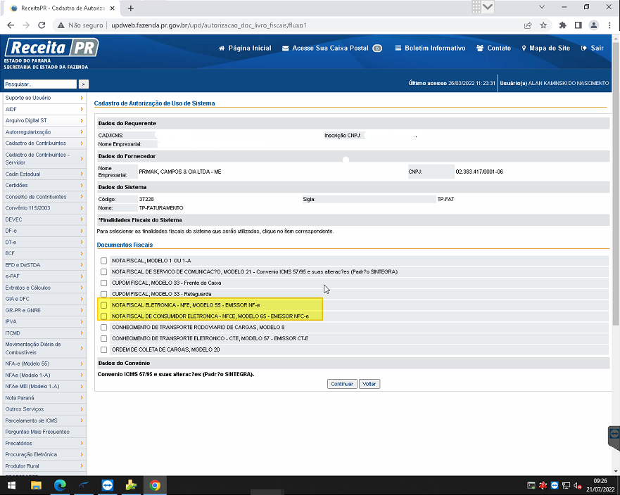 Tela "Cadastro de Autorização de Uso de Sistema" com lista de documentos fiscais; itens "NOTA FISCAL ELETRÔNICA - NF-E, MODELO 55 - EMISSOR NF-e" e "NOTA FISCAL DE CONSUMIDOR ELETRÔNICA - NFC-E, MODELO 65 - EMISSOR NF-e" marcados