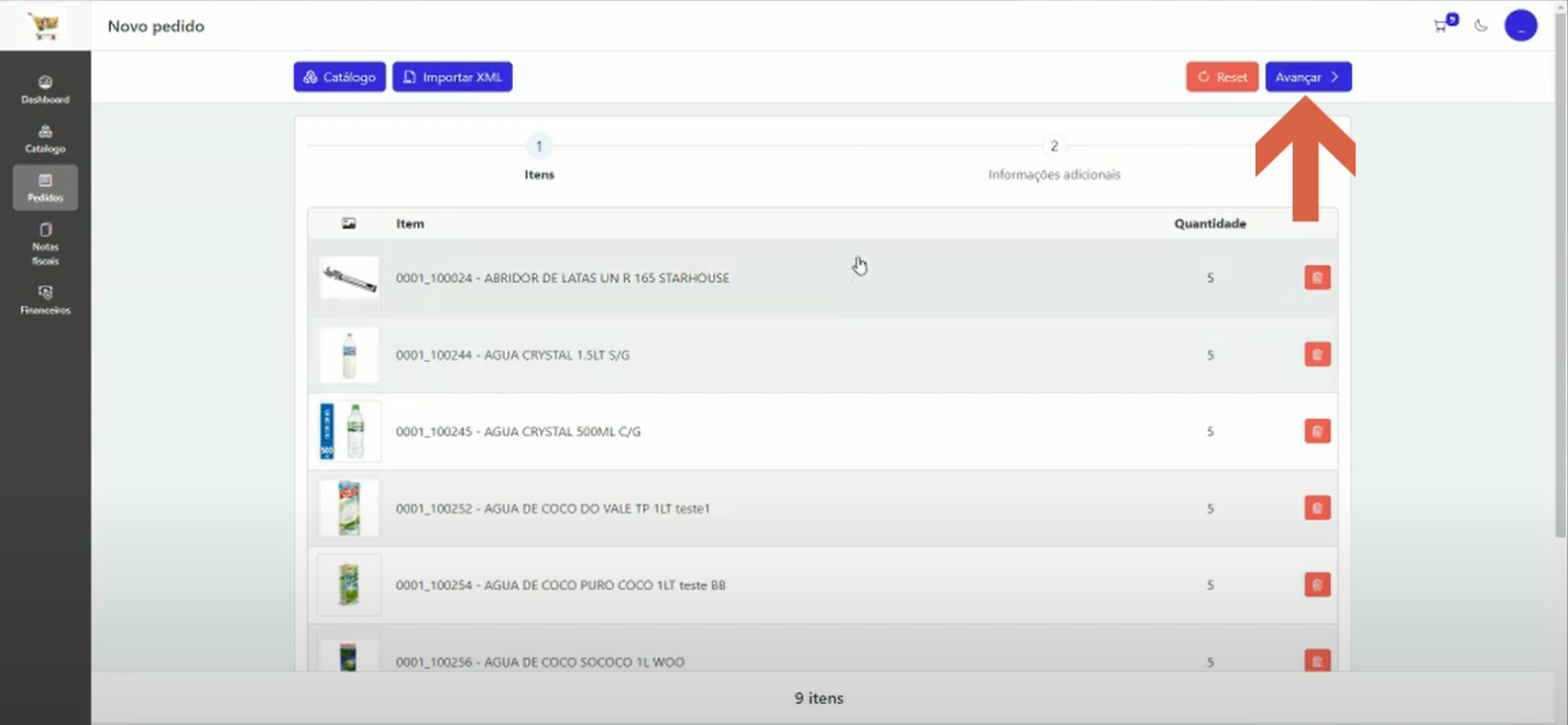 Tela Novo pedido após importação do XML: lista de itens com código, descrição e quantidade (ex.: ABRIDOR DE LATAS, AGUA CRYSTAL 1.5LT, AGUA CRYSTAL 500ML); 9 itens; botão Avançar destacado