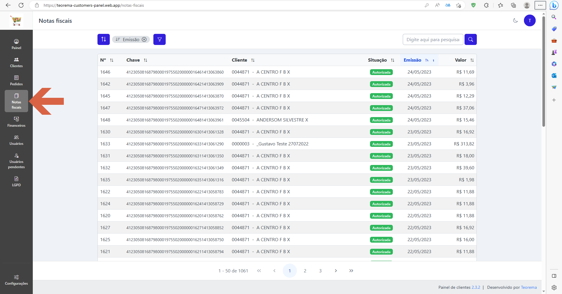 Tela Notas Fiscais na visão da Spinner com lista de notas: colunas N°, Chave, Cliente, Situação e Valor; menu lateral com item Notas fiscais destacado