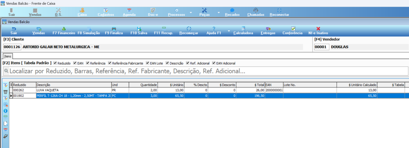 Tela Vendas Balcão com cliente 0001126 ANTONIO GALAN NETO METALURGICA - ME, vendedor 00001 DOUGLAS, e dois itens lançados: 000262 LUVA VAQUETA 2 unidades a R$ 13,00 e 001902 PERFIL T-126A CH 18 3 unidades a R$ 65,50