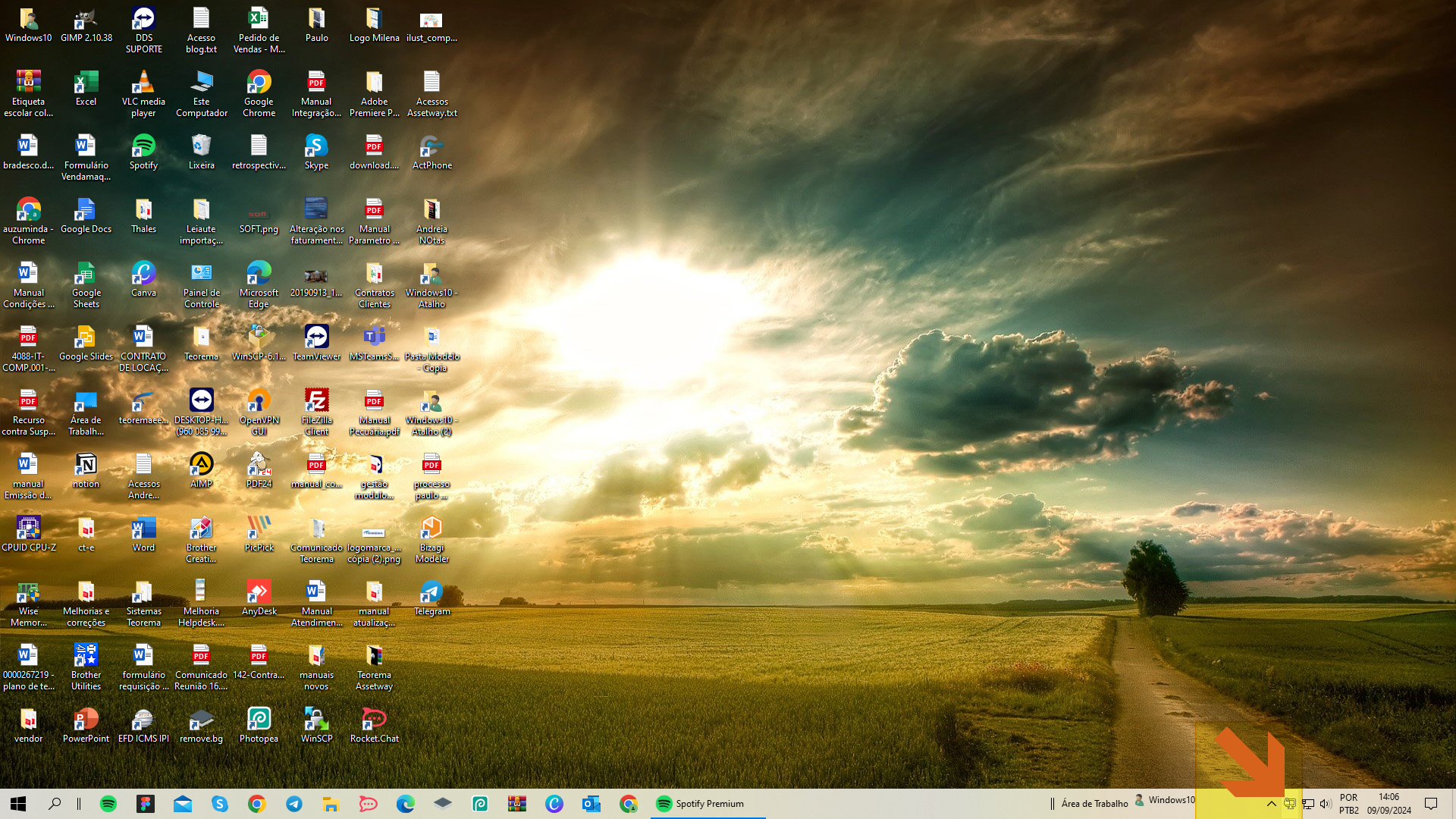 Desktop Windows com ícone da VPN na barra de tarefas