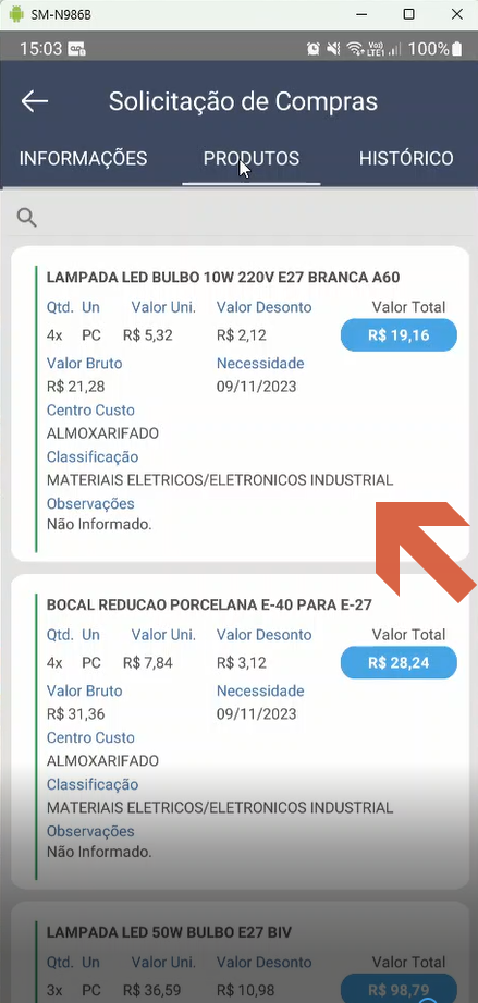 Tela aba PRODUTOS listando: LAMPADA LED BULBO 10W 220V E27 BRANCA A60 (4x, Valor Uni. R$ 5,32, Valor Desconto R$ 2,12, Valor Total R$ 19,16) e BOCAL REDUCAO PORCELANA E-40 PARA E-27 (4x PC, Valor Uni. R$ 7,84, Valor Bruto R$ 31,36), ambos com Centro Custo ALMOXARIFADO e Classificação MATERIAIS ELETRICOS/ELETRONICOS INDUSTRIAL