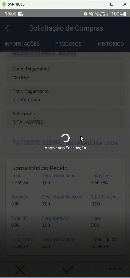 Tela Solicitação de Compras com mensagem "Aprovando Solicitação" e indicador de carregamento sobreposto
