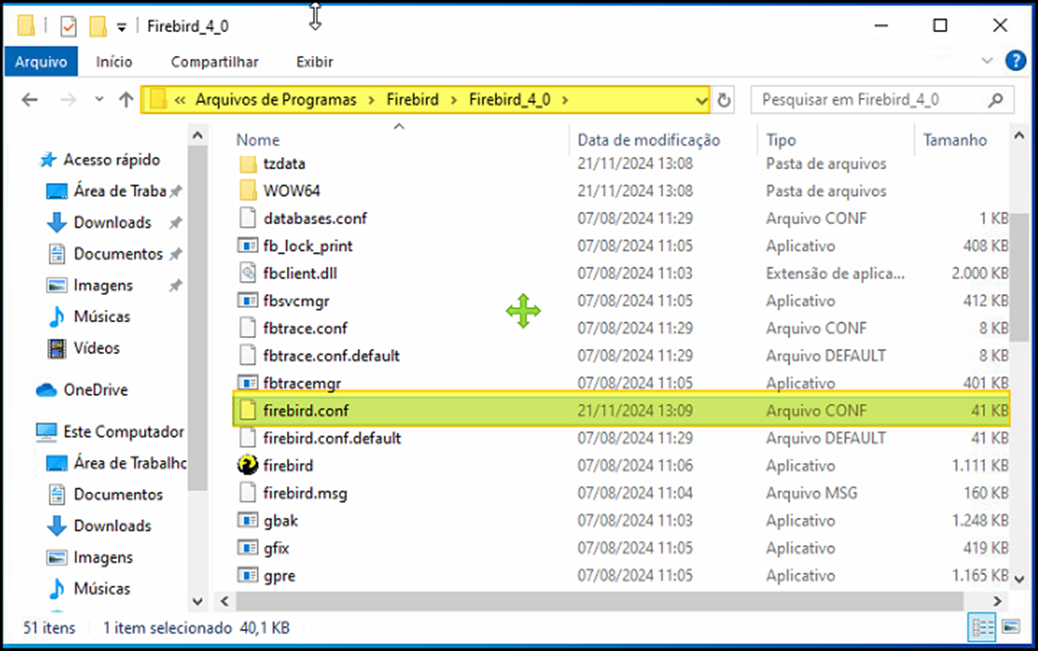 Windows Explorer na pasta Firebird_4_0 com o arquivo firebird.conf destacado entre os arquivos de configuração