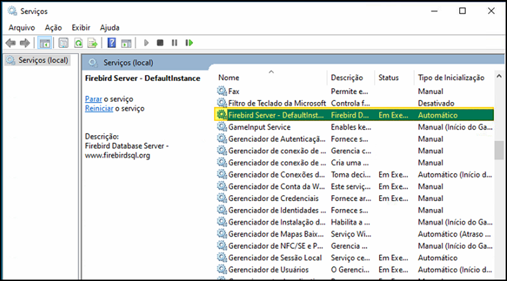 Janela Serviços do Windows com "Firebird Server - DefaultInstance" em destaque, status "Em Exe..." e tipo de inicialização Automático