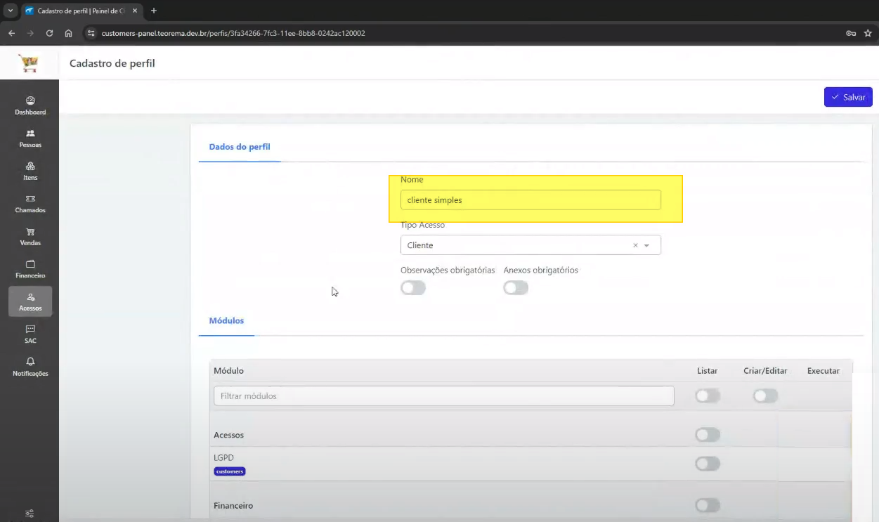 Tela Cadastro de perfil com campo Nome preenchido com "cliente simples", Tipo Acesso "Cliente", toggles Observações obrigatórias e Anexos obrigatórios desativados; seção Módulos com lista incluindo Acessos, LGPD (tag customers) e Financeiro