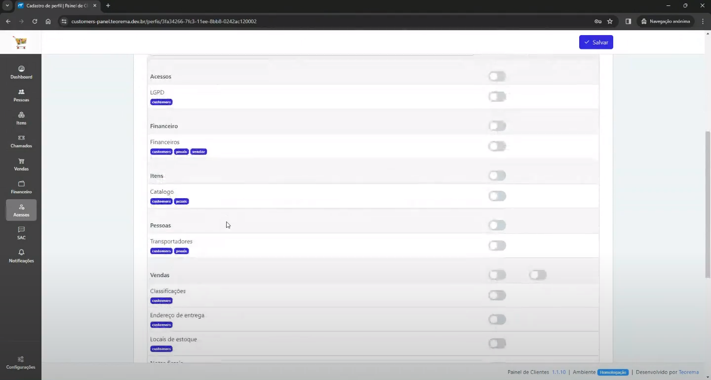 Tela Cadastro de perfil, continuação da lista de módulos: Acessos, LGPD (customers), Financeiro (customers, praxis, vendor), Itens, Catálogo (customers, praxis), Pessoas, Transportadores (customers, praxis), Vendas, Classificações (customers), Endereço de entrega (customers), Locais de estoque (customers) — todos com toggles de Listar desativados