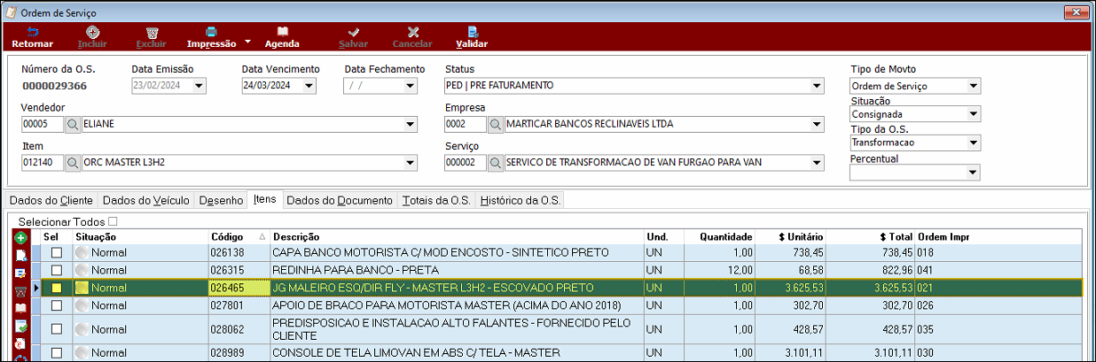 Tela de Ordem de Serviço no CustomVans com número 0000029366, data de emissão 23/02/2024, empresa MARTICAR BANCOS RECLINAVEIS LTDA, serviço de transformação de van para van; aba Itens exibindo lista de itens com código, descrição, quantidade e valores — o item "JG MALEIRO ESQ/DIR FLY - MASTER L3H2 - ESCOVADO PRETO" está destacado em amarelo