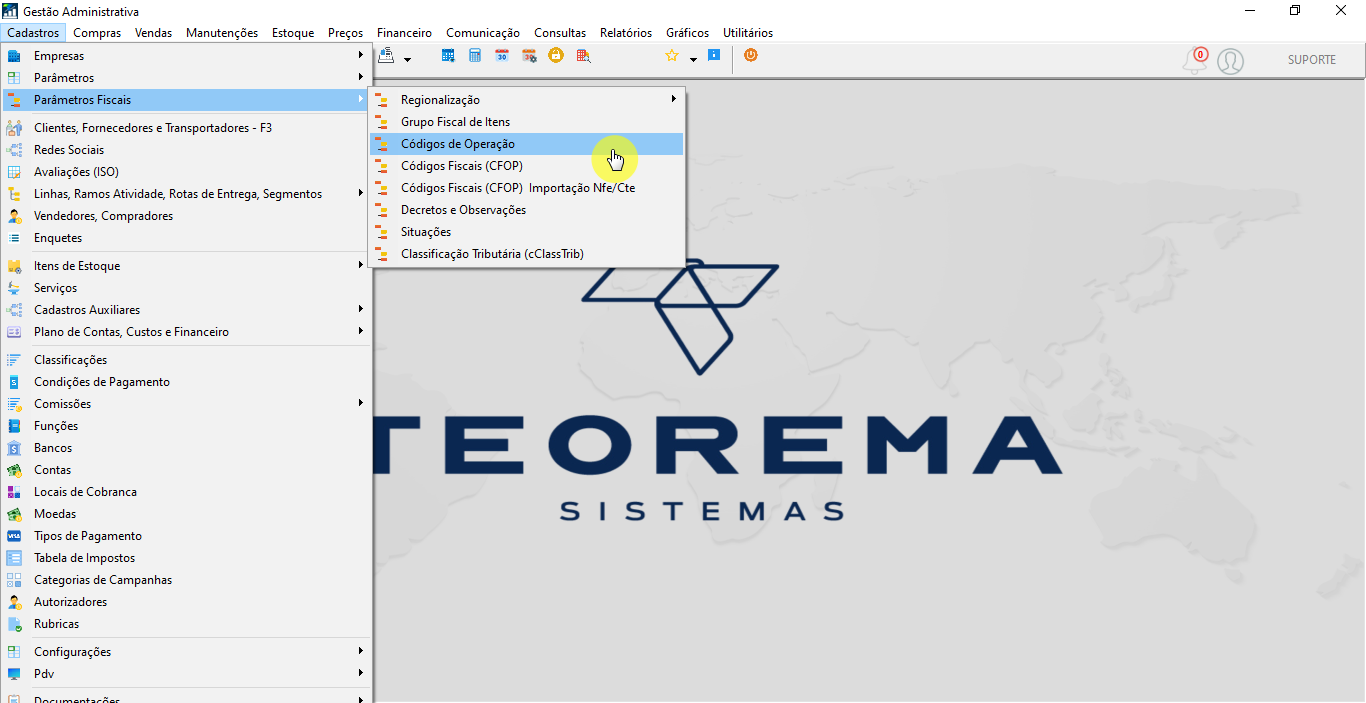 Menu Cadastros > Parâmetros Fiscais com submenu expandido destacando a opção Códigos de Operação