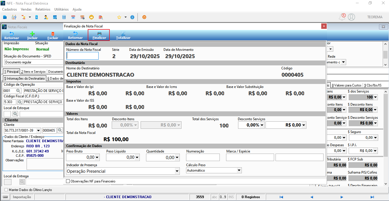 Tela "Finalização de Nota Fiscal" com seção "Dados da Nota Fiscal": "Número da Nota Fiscal" em branco, "Série: 2", "Data de Emissão: 29/10/2025", "Data de Movimento: 29/10/2025"; seção "Destinatário": "CLIENTE DEMONSTRACAO (Código: 0000405)"; seção "Impostos" com todos os valores "R$ 0,00"; seção "Valores": Total dos Itens "R$ 0,00", Total dos Serviços "100", Total da Nota Fiscal "R$ 100,00"; seção "Confirmação de Dados" com Indicador de Presença "Operação Presencial"; botão "Finalizar"