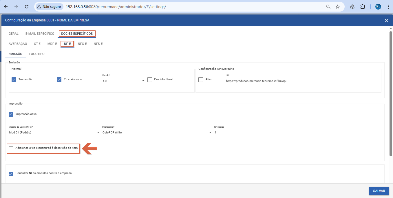 Tela Configuração da Empresa 0001 – NOME DA EMPRESA; aba DOC-ES ESPECÍFICOS ativa, subaba NF-E selecionada; seção Emissão exibe os campos Transmitir, Proc sincrono., Versão 4.0 e Produtor Rural; seção Impressão exibe: "Impressão ativa" marcado, Modelo do Danfe "Mod 01 (Padrão)", Impressora "CutePDF Writer", Nº cópias 1; checkbox "Adicionar xPed e nItemPed à descrição do item" desmarcado e destacado com seta; checkbox "Consultar NFes emitidas contra a empresa" marcado; botão SALVAR no canto inferior direito
