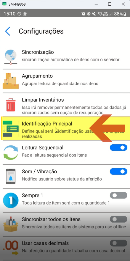 Tela Configurações com a opção "Identificação Principal" destacada e seta indicativa