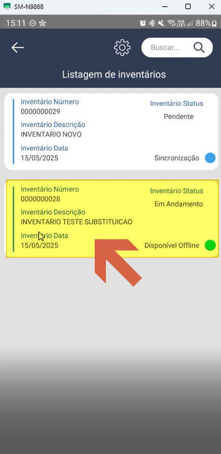 Tela "Listagem de inventários" com o inventário "INVENTARIO TESTE SUBSTITUICAO" (Em Andamento, Disponível Offline) destacado e seta indicativa