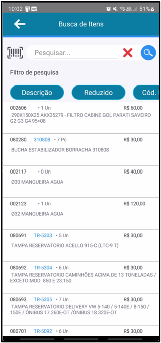 Tela "Busca de Itens" com campo de pesquisa, ícone de scanner à esquerda e botão de busca; filtros "Descrição", "Reduzido" e "Cód."; lista de itens com código, quantidade disponível, descrição e preço unitário (ex.: 002606 - 1 Un - FILTRO CABINE GOL PARATI SAVEIRO G2 G3 G4 95>08 - R$ 60,00; 080280 - 7 Pc - BUCHA ESTABILIZADOR BORRACHA 310808 - R$ 30,00; 002117 - 0 Un - Ø30 MANGUEIRA AGUA - R$ 40,00; 002123 - 1 Un - Ø32 MANGUEIRA AGUA - R$ 120,00)