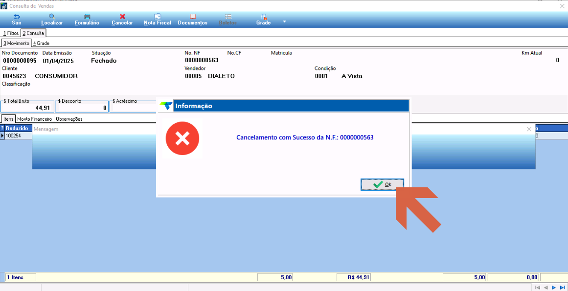 Caixa de diálogo "Informação" com mensagem "Cancelamento com Sucesso da N.F.: 0000000563" e botão Ok indicado por seta