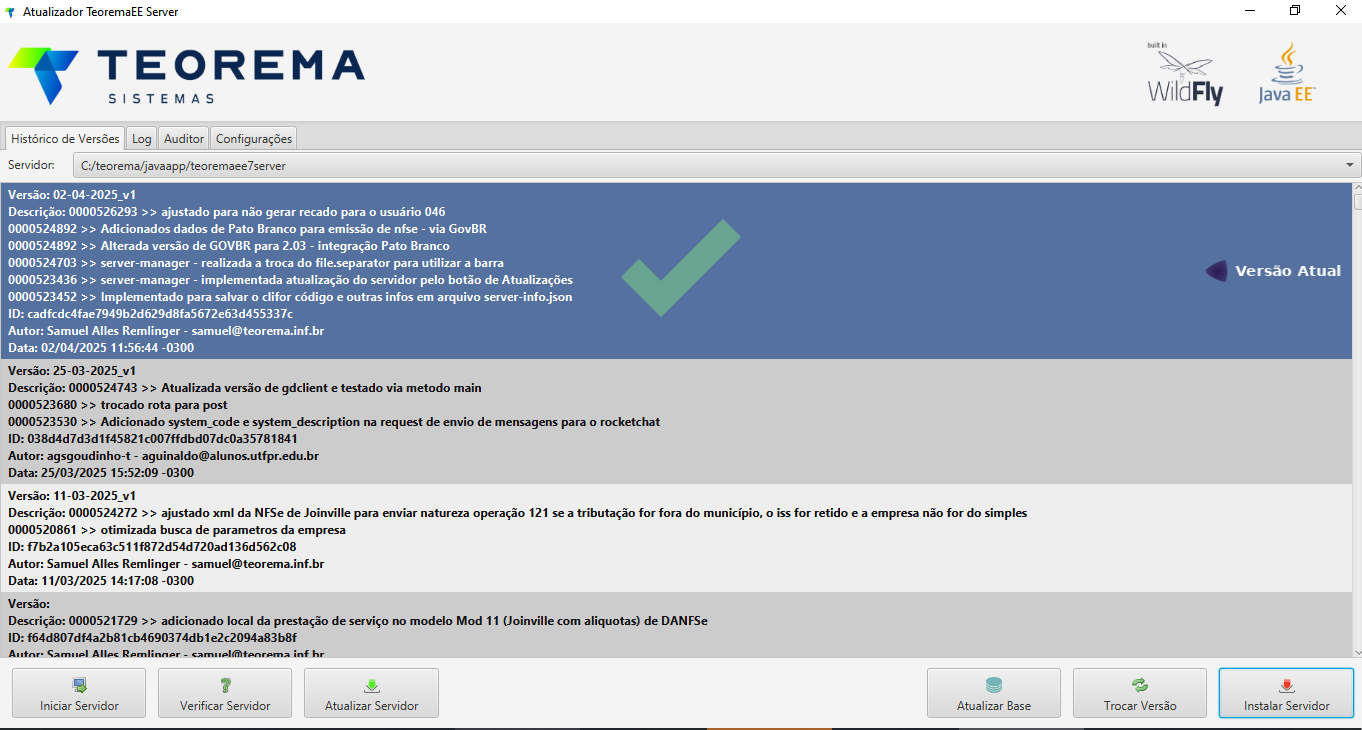 Atualizador TeoremaEE Server com aba Histórico de Versões aberta, lista de versões com descrições técnicas e versão atual 02-04-2025_v1 marcada; botões Iniciar Servidor, Verificar Servidor, Atualizar Servidor, Atualizar Base, Trocar Versão e Instalar Servidor na barra inferior