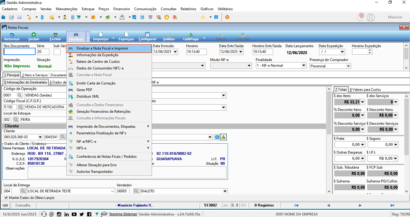 Notas Fiscais — menu "Finalizar" expandido com opção "Finalizar a Nota Fiscal e Imprimir" em destaque. Campo Local de Entrega preenchido com "004 - LOCAL DE RETIRADA TESTE" e dados do local de retirada visíveis na seção do cliente