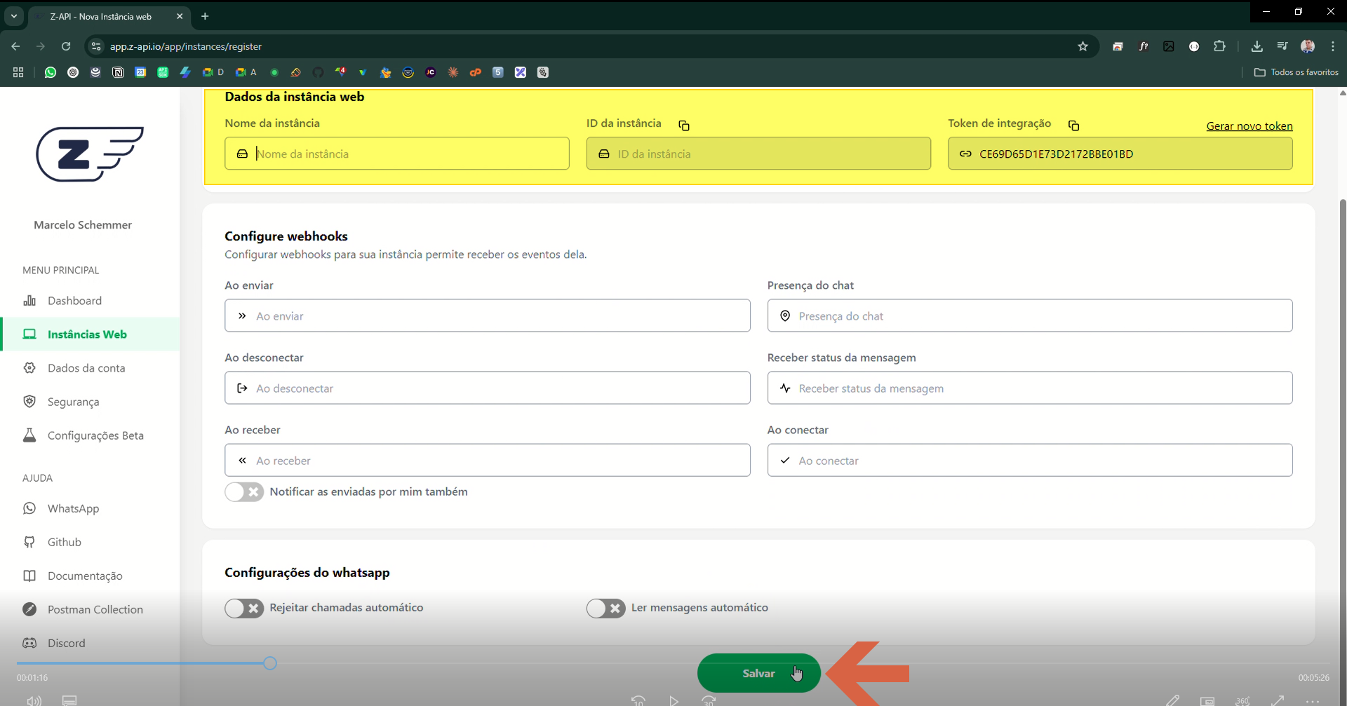 Tela "Nova Instância Web" com campos: Nome da instância, ID da instância (gerado automaticamente), Token de integração (gerado automaticamente com botão "Gerar novo token"), seção de configuração de webhooks com campos Ao enviar, Ao desconectar, Ao receber, Presença do chat, Receber status da mensagem, Ao conectar, e botão Salvar