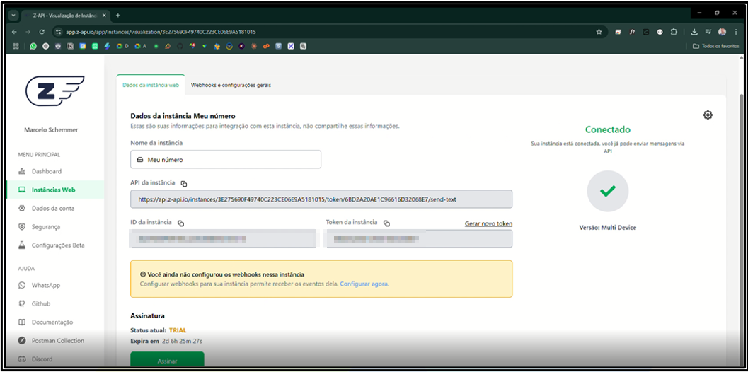 Tela de detalhes da instância Z-API após conexão bem-sucedida: status "Conectado" com ícone verde, campos API da instância, ID da instância e Token da instância preenchidos; aviso de webhooks não configurados e seção de Assinatura com status TRIAL