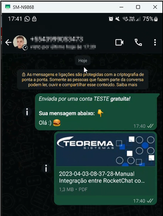 Conversa no WhatsApp Web mostrando mensagem recebida com texto "Olá :) 🍔" e arquivo PDF em anexo com nome "2023-04-03-08-37-28-Manual Integração entre RocketChat co..." (1,3 MB); aviso de conta TRIAL gratuita visível